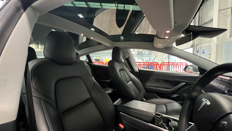 بي جيه 20 جي إل في-مستعملة-تسلا-موديل-3-صالون-كهربائي-رمادي-2020-إكس سي-إم-01