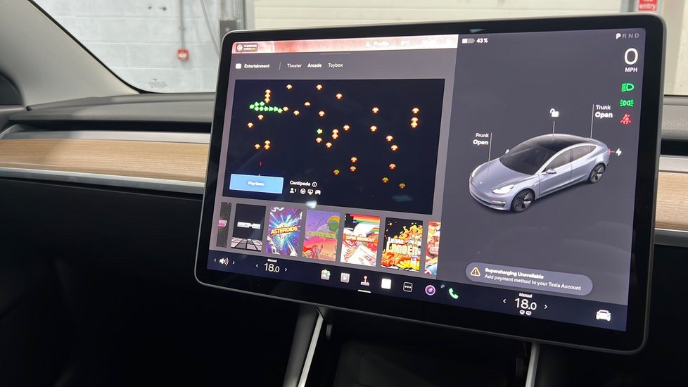 بي جيه 20 جي إل في-مستعملة-تسلا-موديل-3-صالون-كهربائي-رمادي-2020-إكس سي-إم-01