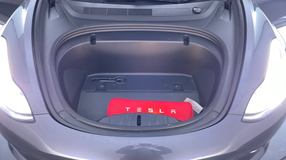 بي جيه 20 جي إل في-مستعملة-تسلا-موديل-3-صالون-كهربائي-رمادي-2020-إكس سي-إم-01