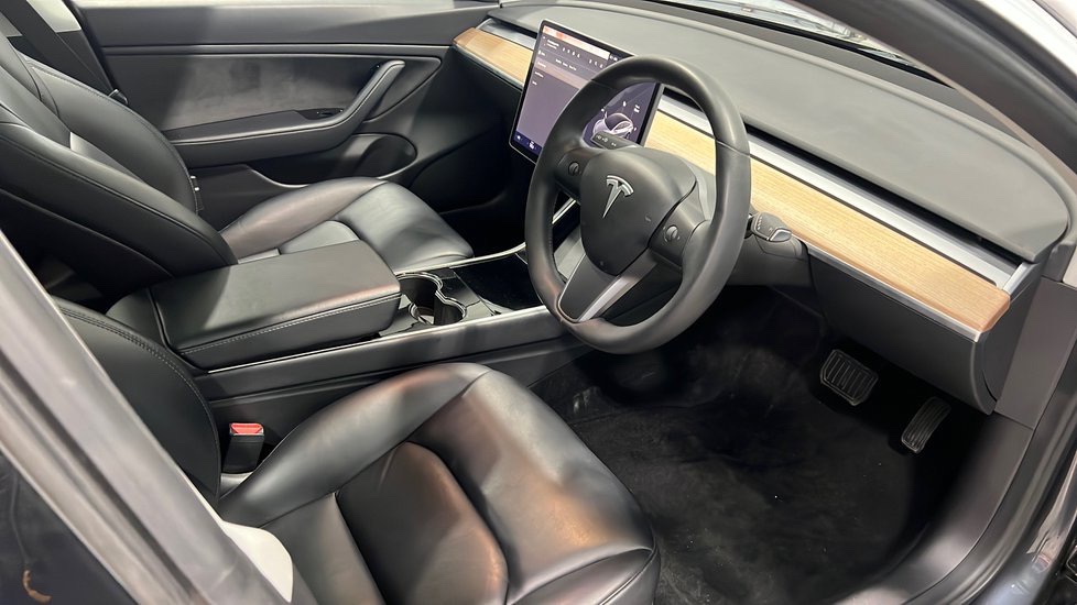 بي جيه 20 جي إل في-مستعملة-تسلا-موديل-3-صالون-كهربائي-رمادي-2020-إكس سي-إم-01