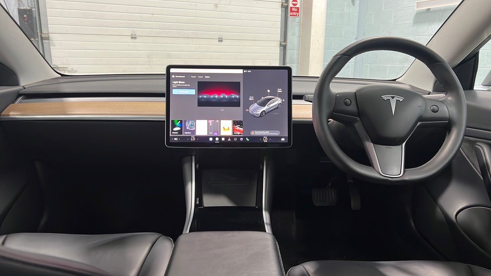 للبيع : بي جيه 20 مميزات الاستاندر:جي إل في مستعملة شركة الصنع : تسلا موديل 3 صالون "سيدان" كهربائي اللون: رمادي سنة الانتاج: 2020 إكس سي إم 01